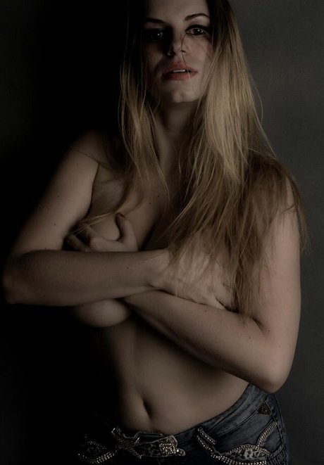 ルビーオンリーファン 無料ヌード 写真