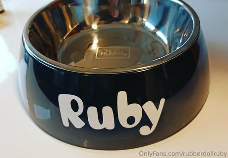 rubberdollruby トップポルノスター 写真
