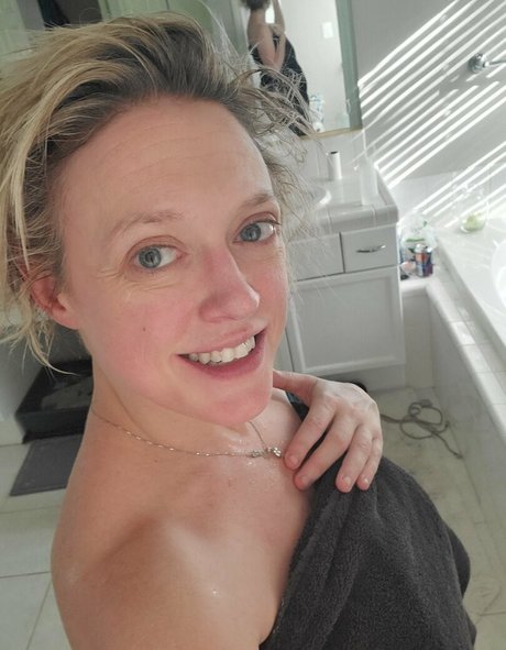 日焼けしたOnlyFans セクシー裸 画像