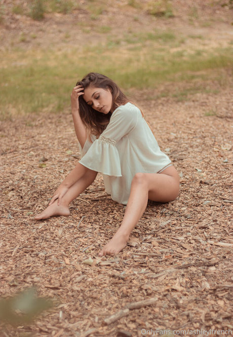 ニューハーフ 熟女 OnlyFans 美しい裸 画像