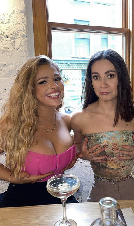 ブルネットのPOV OnlyFans セクシー 画像