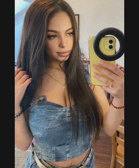 バイセクシャルカップルのOnlyFans 美しい裸 写真