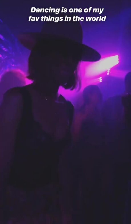 Isabelle Cornish ポルノスター アート 写真