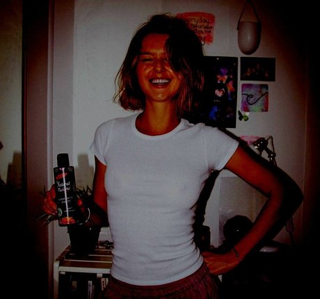 Isabelle Cornish 可愛い女優 画像