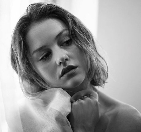 巨乳 射精 OnlyFans セクシーヌード 写真