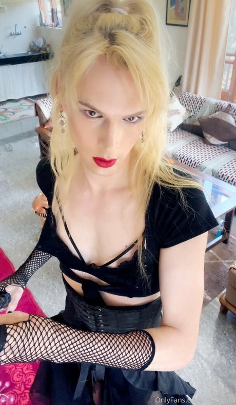 lola spais profile image