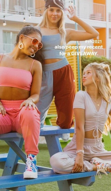 Ella Horan ポルノモデル 写真