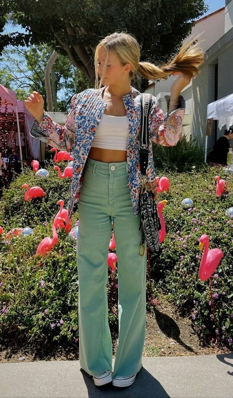 Ella Horan ポルノモデル 画像