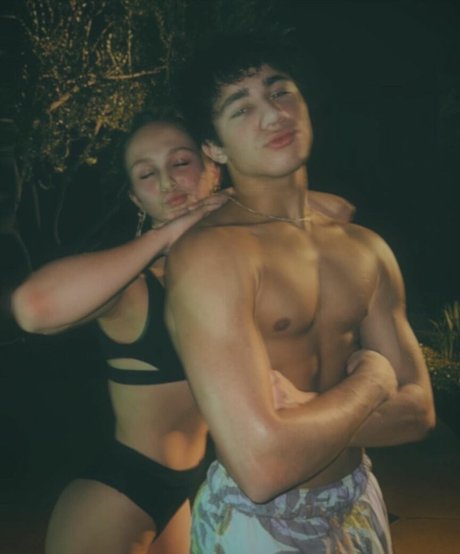 Ella Horan 女優 ギャラリー