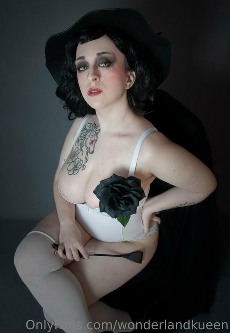 wonderlandkueen 裸の女優 画像