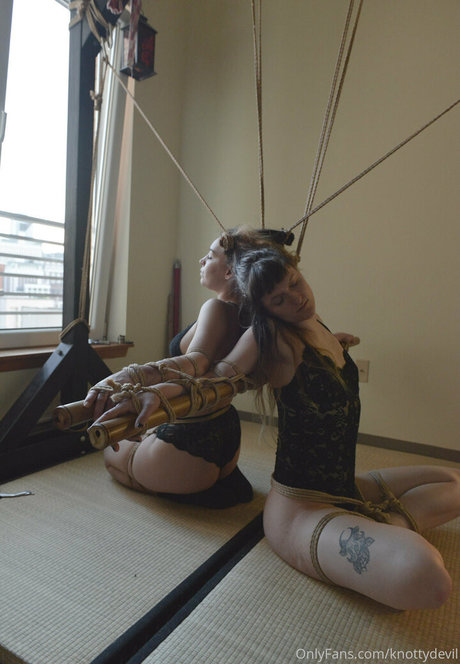 エボニートップオンリーファン ポルノ 写真