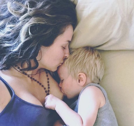 美しいブロンドのOnlyFans ホット 画像