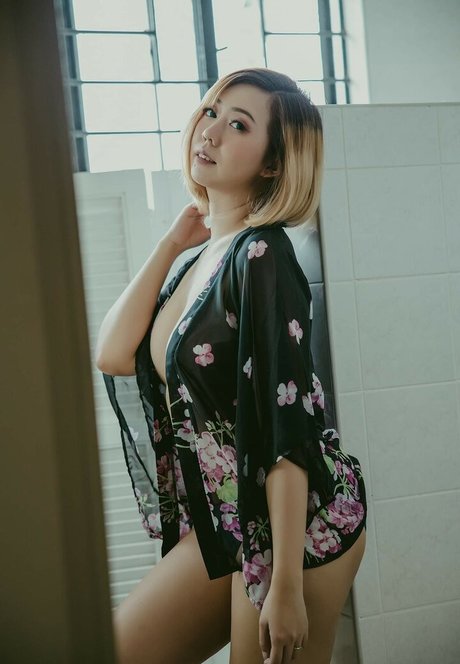 膨らみ OnlyFans ヌード 画像