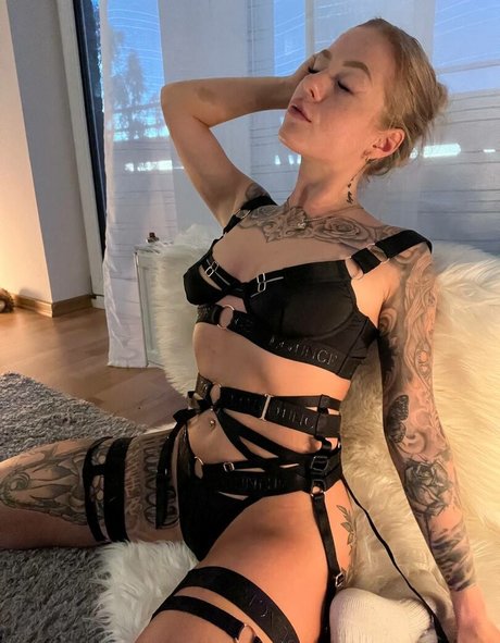 Nurselayla エロティック女優 ギャラリー