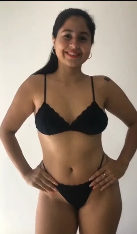 イギリス人熟女OnlyFans セクシーヌード 写真