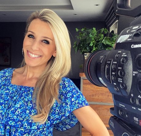 Lara Lewington 裸のモデル 写真