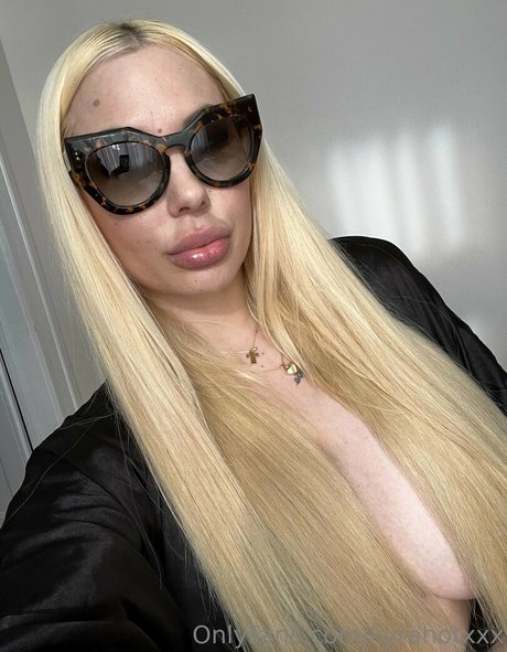 Kyra Hot セクシーモデル 画像