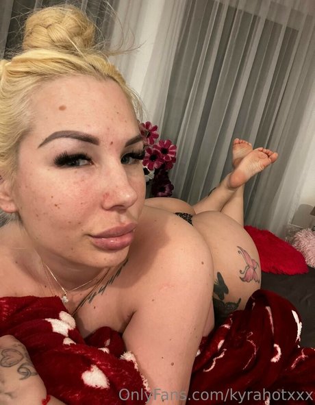 Kyra Hot ポルノモデル 写真