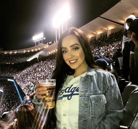 スリムな熟女OnlyFans アダルト 写真