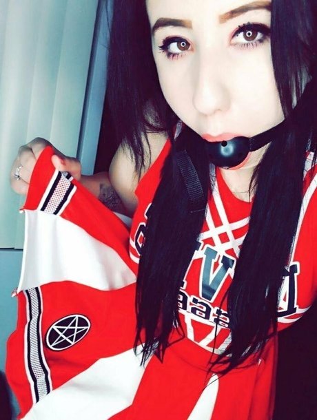 ニューハーフ 熟女 OnlyFans セクシー裸 ギャラリー