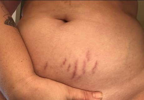 belly love ポルノスター 写真