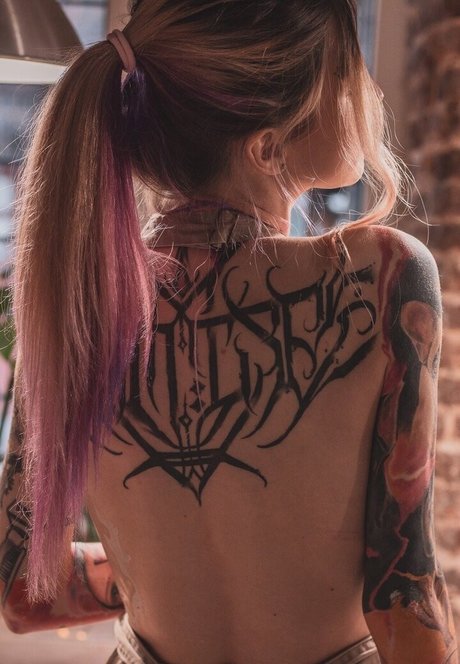 Vse Zrya ポルノモデル 写真