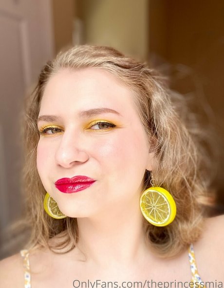 theprincessmia エロティックなスター 写真