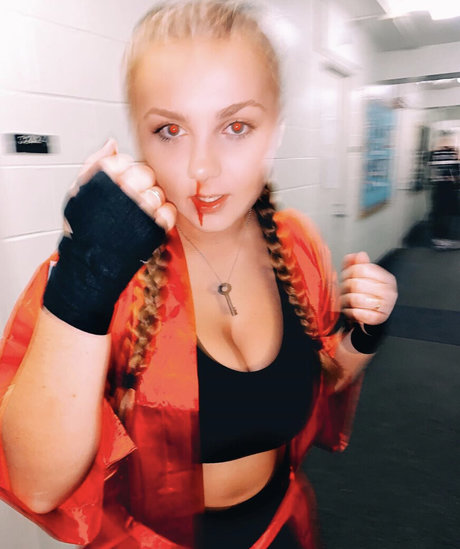 Marina Brooks アートスター 写真