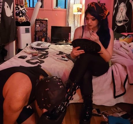 ティーングラスオンリーファン ホットヌード 写真