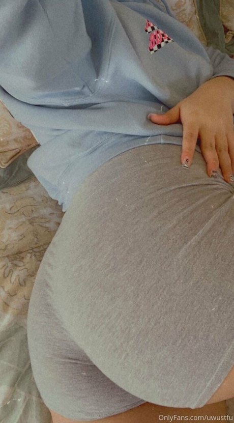 booouwu エロティック女優 写真