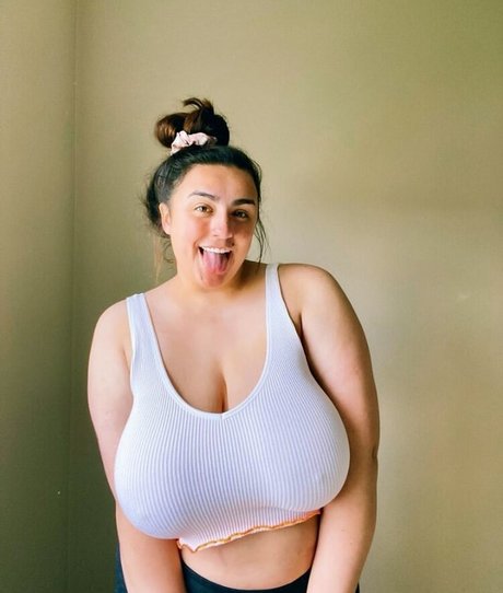 曲線美のアナルOnlyFans ヌード 画像