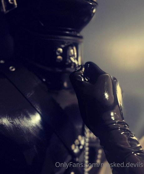 masked devils 完璧な女優 写真