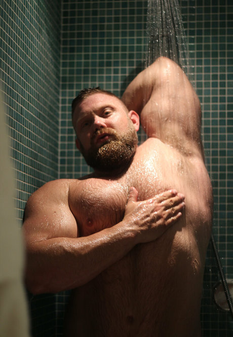 hugeandhung エロティックなモデル 写真