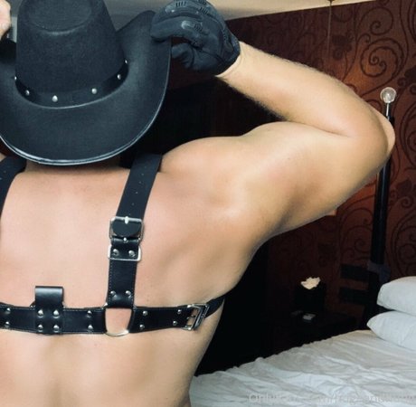 hugeandhung 裸のポルノスター 画像