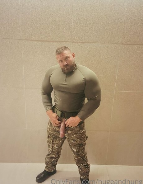 hugeandhung ポルノスター ホット 画像