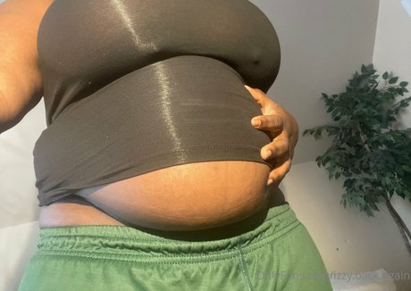 ビキニストリップOnlyFans 美しい裸 画像