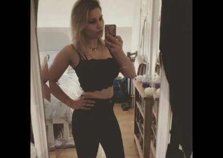 Honey And Sulphur アダルトモデル ギャラリー