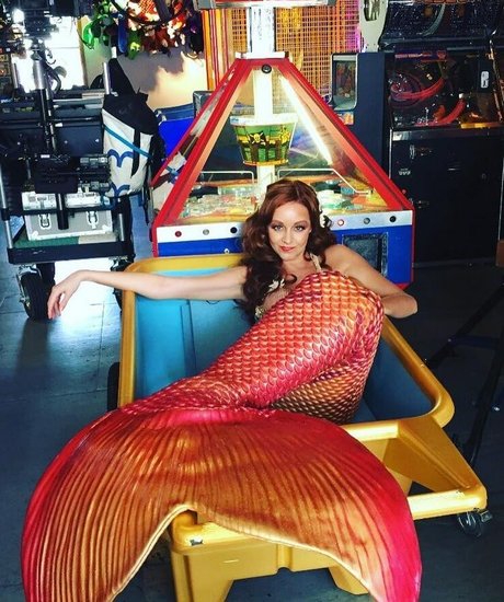 Lindy Booth アート女優 画像