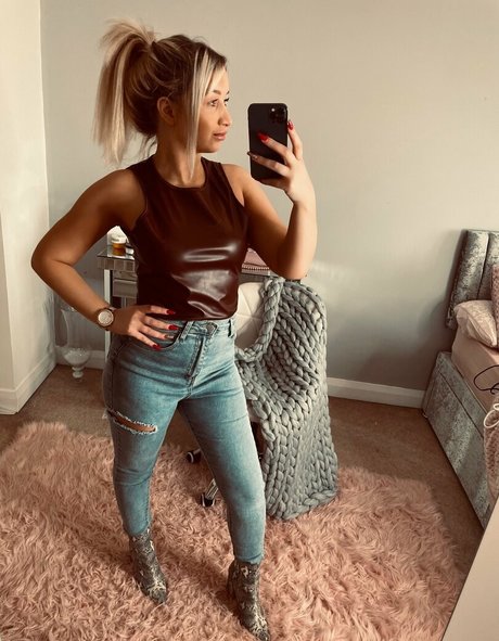 jasminnx ポルノモデル 写真