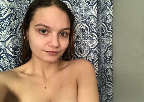 Savannahmalaby19 top profile image