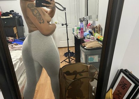 バイセクシャルカップルのOnlyFans 無料ポルノ 画像