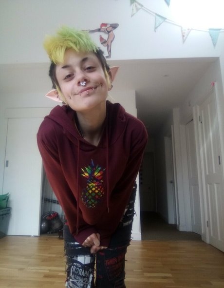 rudecrudenfree 美しい女優 画像