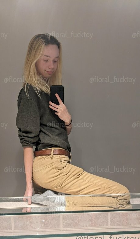 floral fucktoy ポルノスター アート 写真