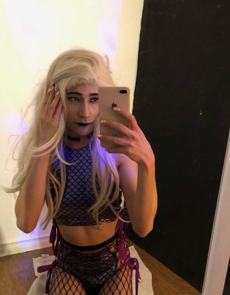 かわいい巨乳OnlyFans セクシーヌード 写真