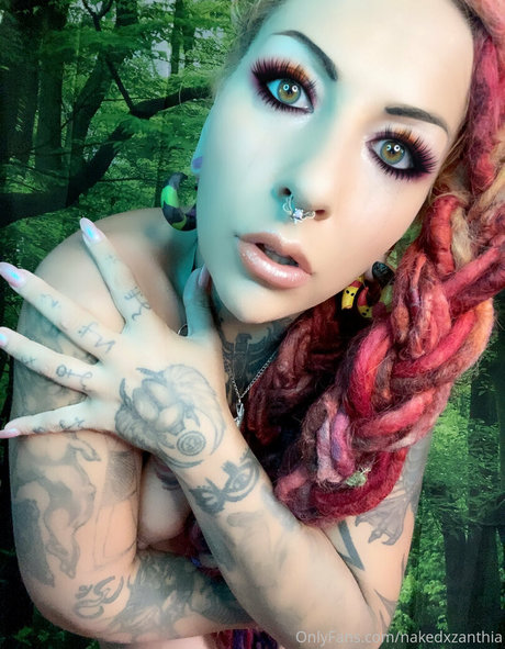 トゥワークオンリーファン 裸 画像