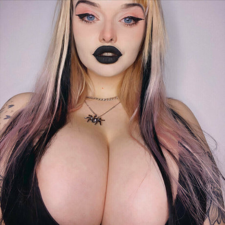 サッカーママOnlyFans アートヌード 画像