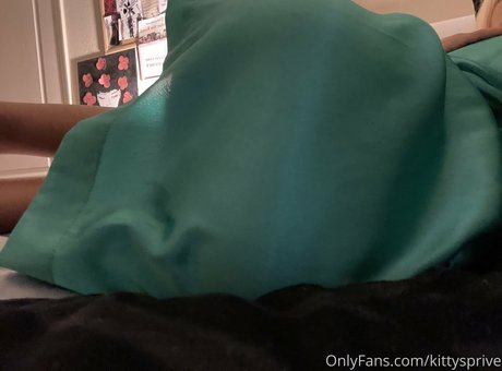 ブロンドオンリーファン アートヌード 画像