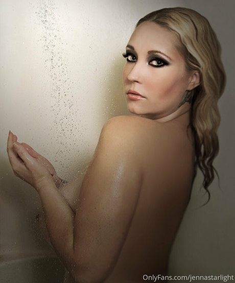 アジア人のタトゥー OnlyFans アートヌード 写真