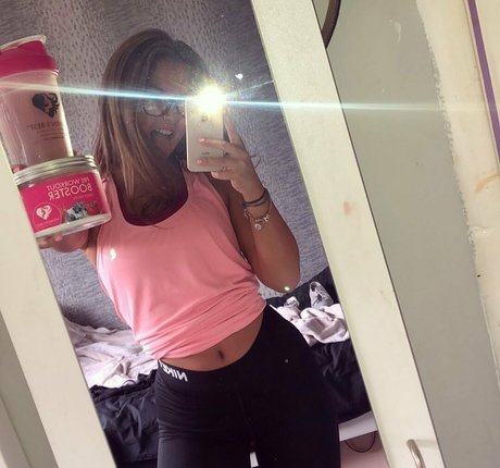 巨乳のマンコOnlyFans アダルト 写真