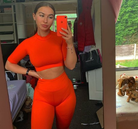 お金 OnlyFans セクシー裸 写真